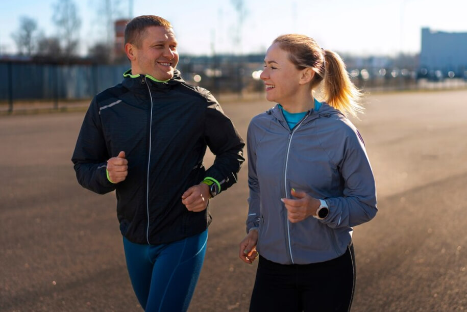 couple running (1)